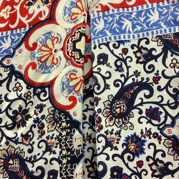 𝅺L’Agence Silk Paisley Printed High Rise Crop Pants - Picture 3 of 11